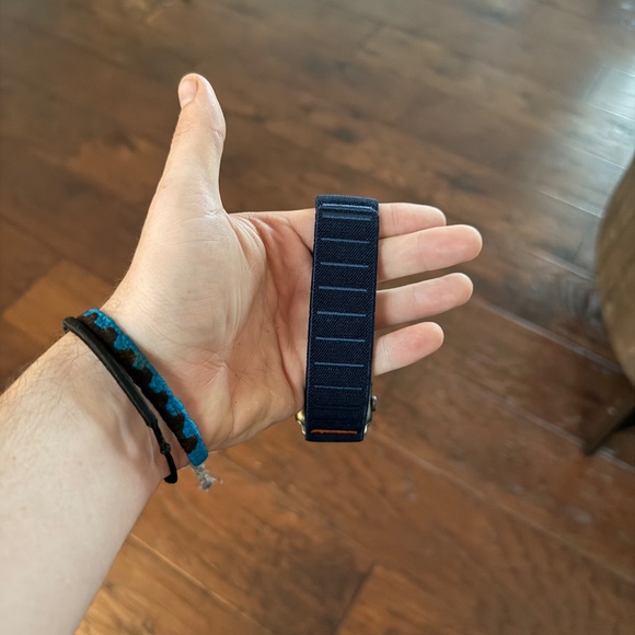 Apple Watch Series 3 – 42mm GPS, Space Gray Aluminum + Navy Band - Picture 2 of 4